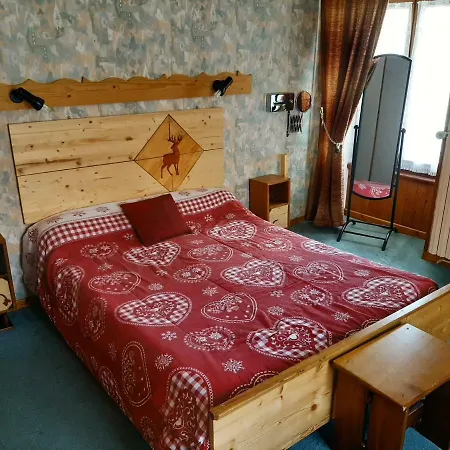 Les Glaciers Hotel